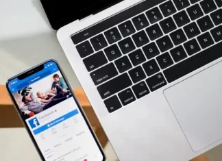 Sådan opdaterer du Facebook-profilen uden at skrive