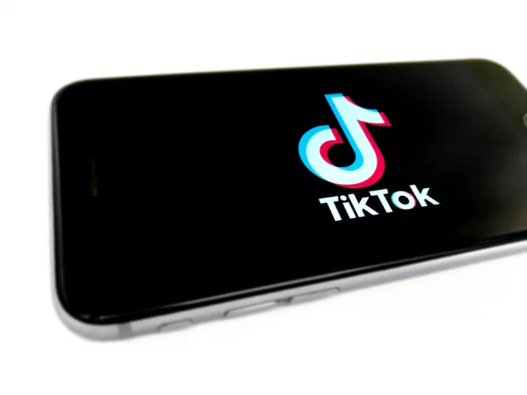 Sådan tilføjer du brugerdefinerede klistermærker på TikTok